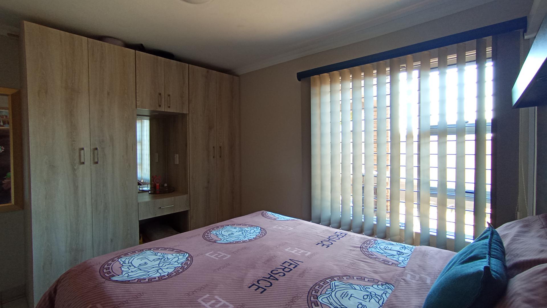 Main Bedroom of property in Montana
