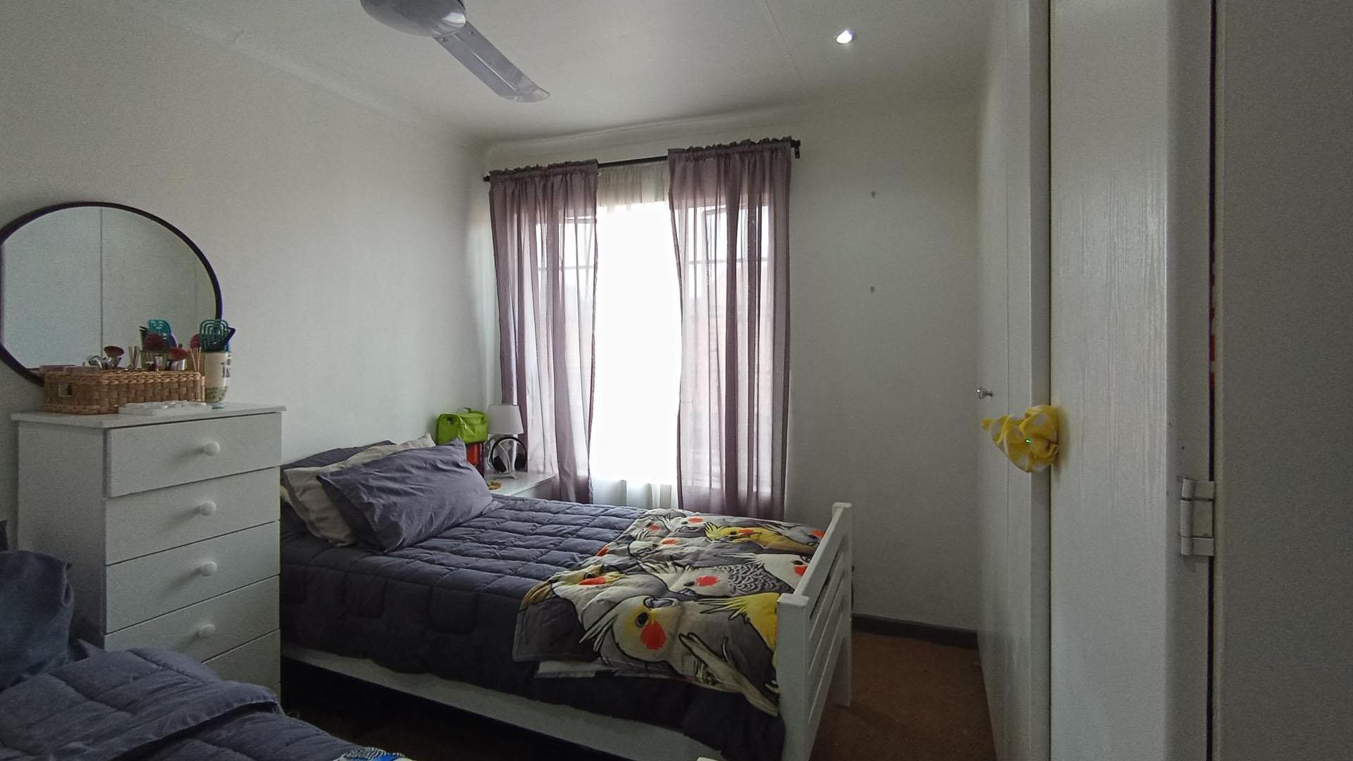Bed Room 2 - 13 square meters of property in Annlin