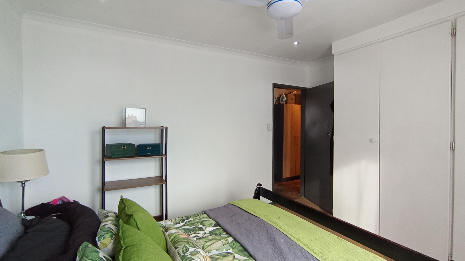 Bed Room 1 - 16 square meters of property in Annlin