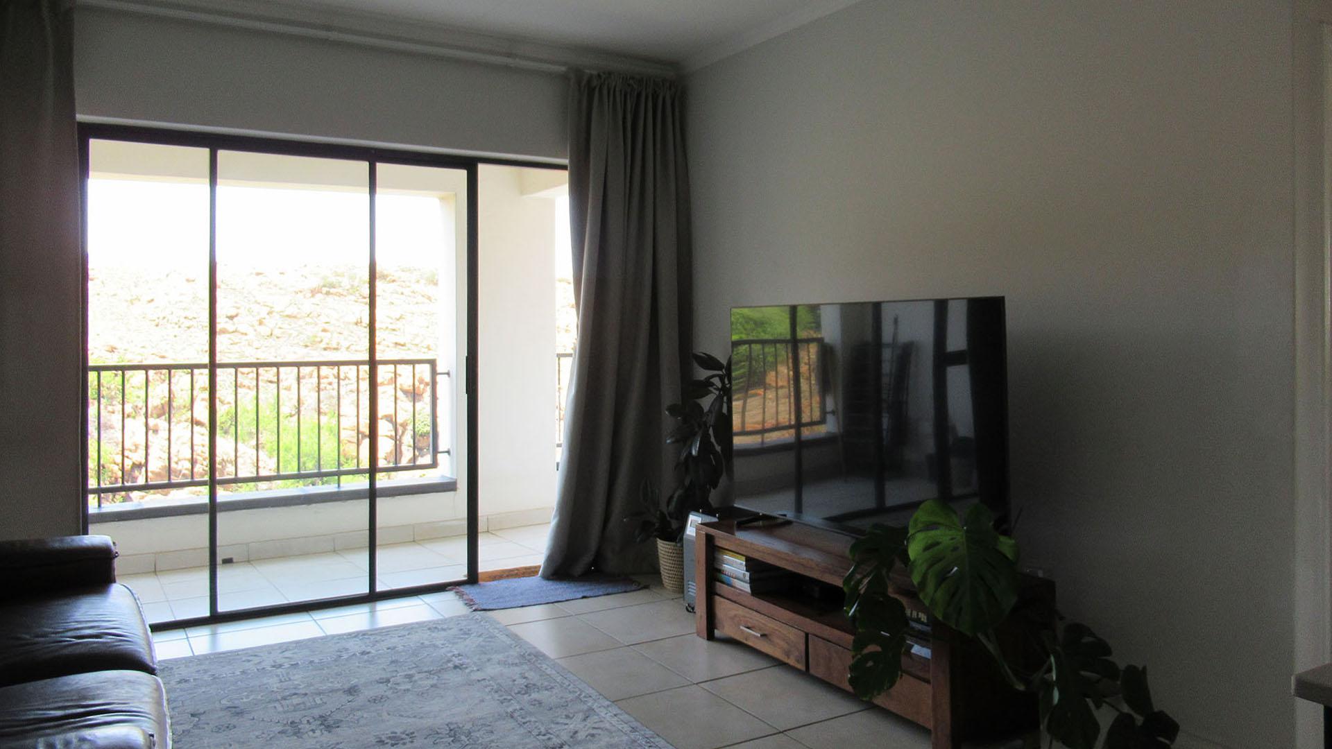 Lounges - 14 square meters of property in Oakdene