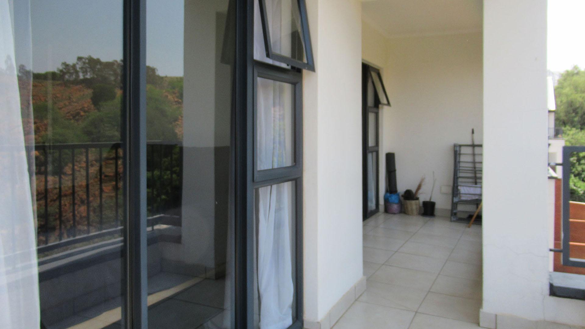 Balcony - 12 square meters of property in Oakdene