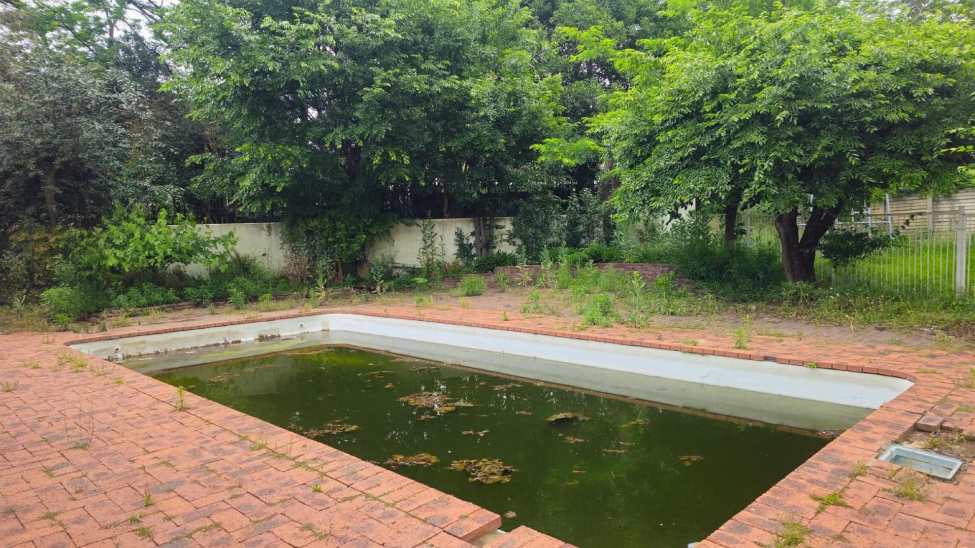 Swimming Pool of property in Ladybrand