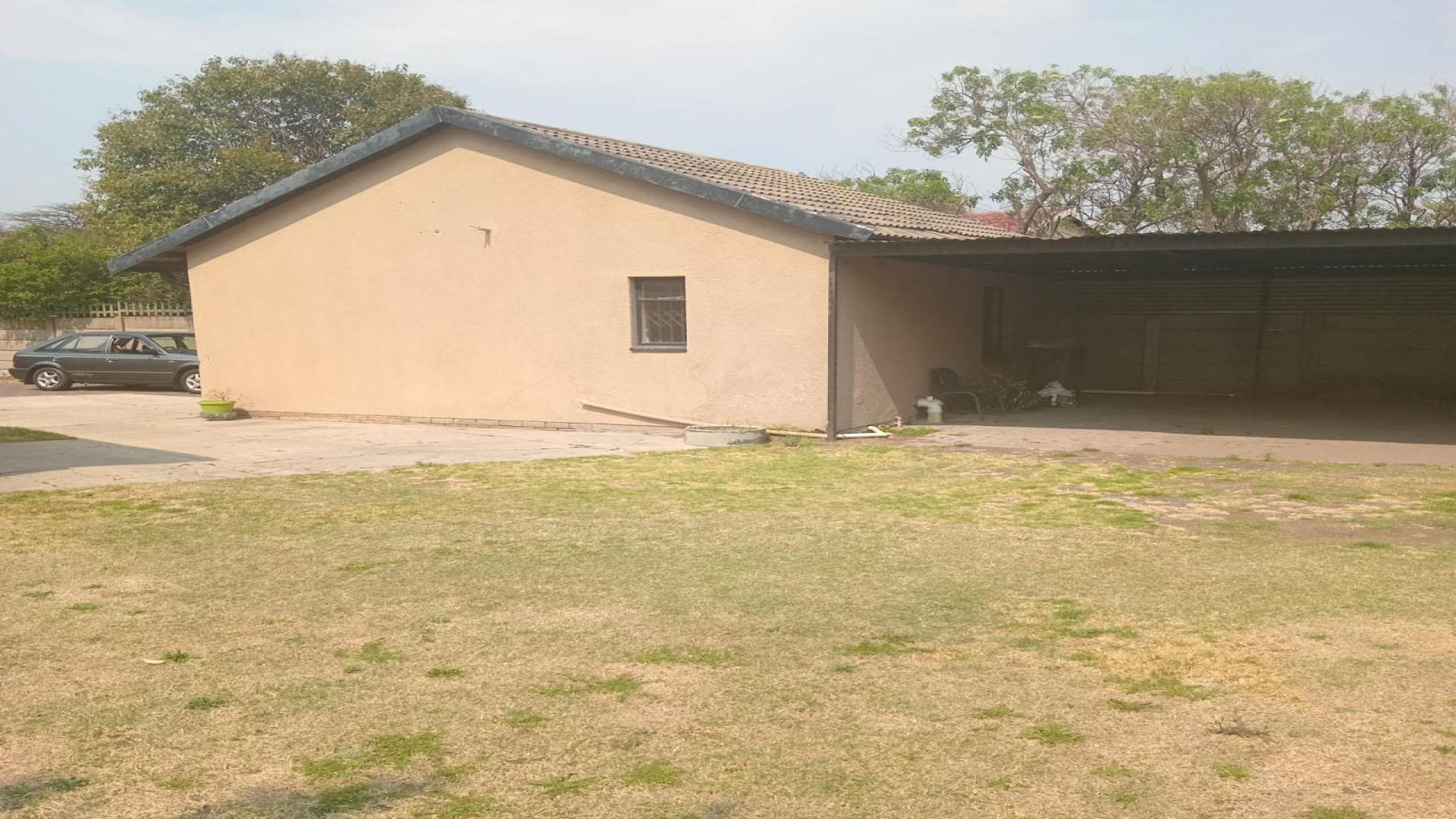 Carport  of property in Secunda