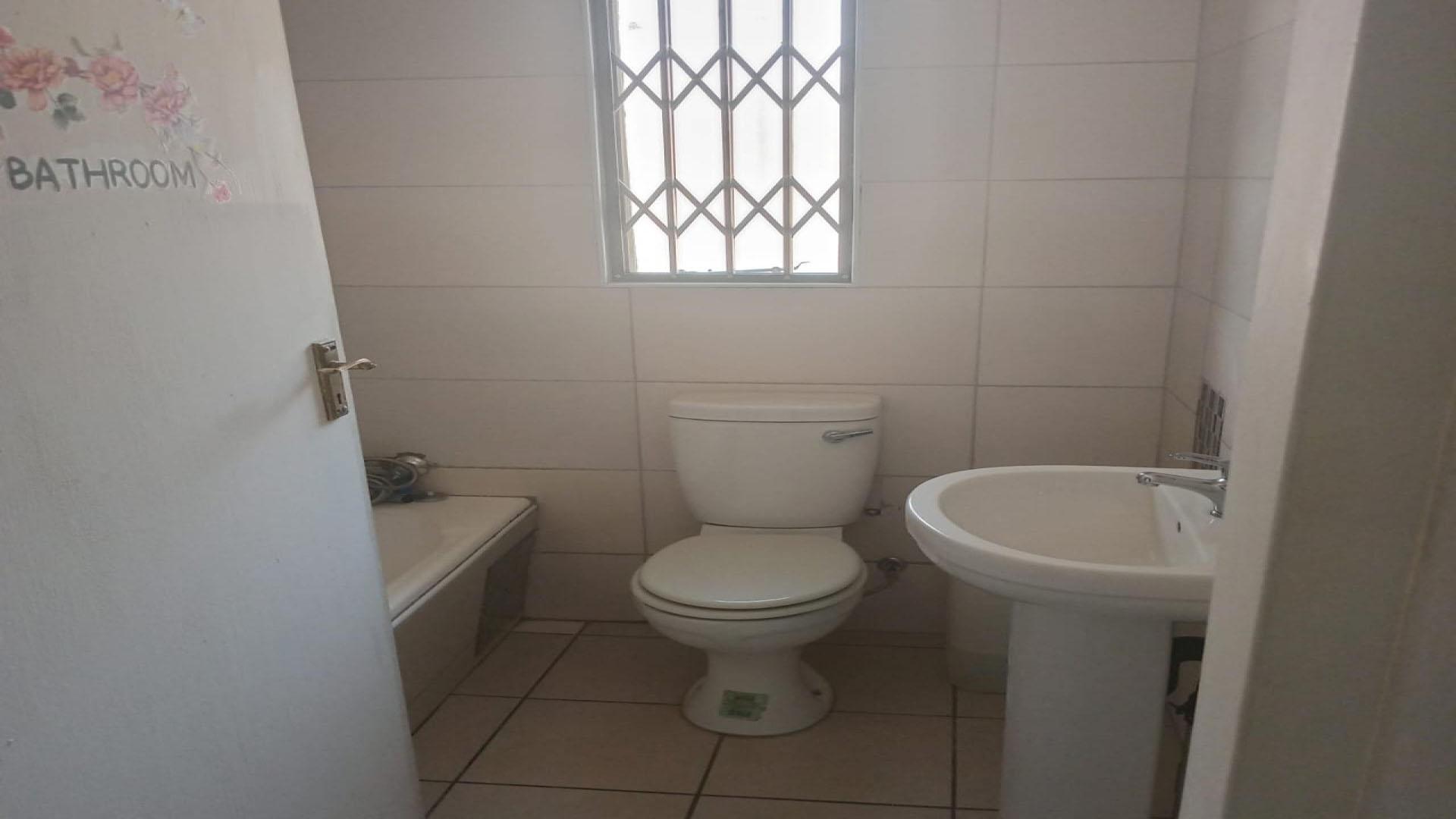 Bathroom 2 of property in Secunda