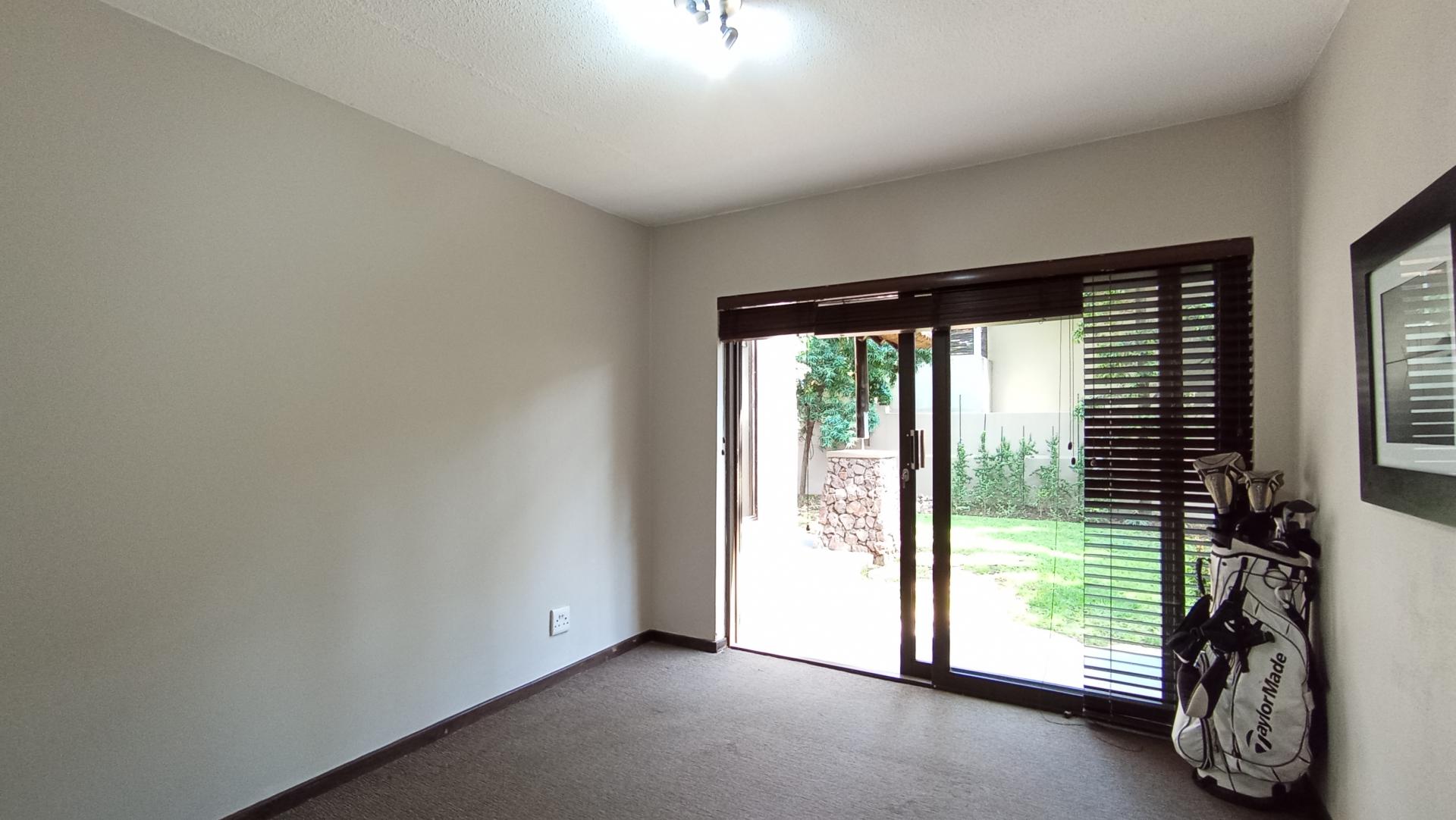 Bed Room 1 - 13 square meters of property in Witkoppen