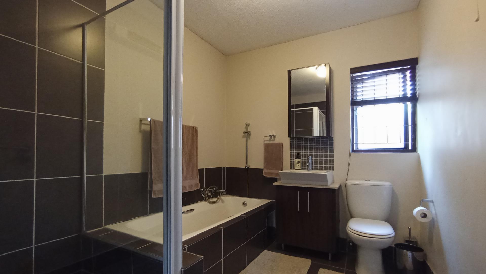 Main Bathroom - 7 square meters of property in Witkoppen