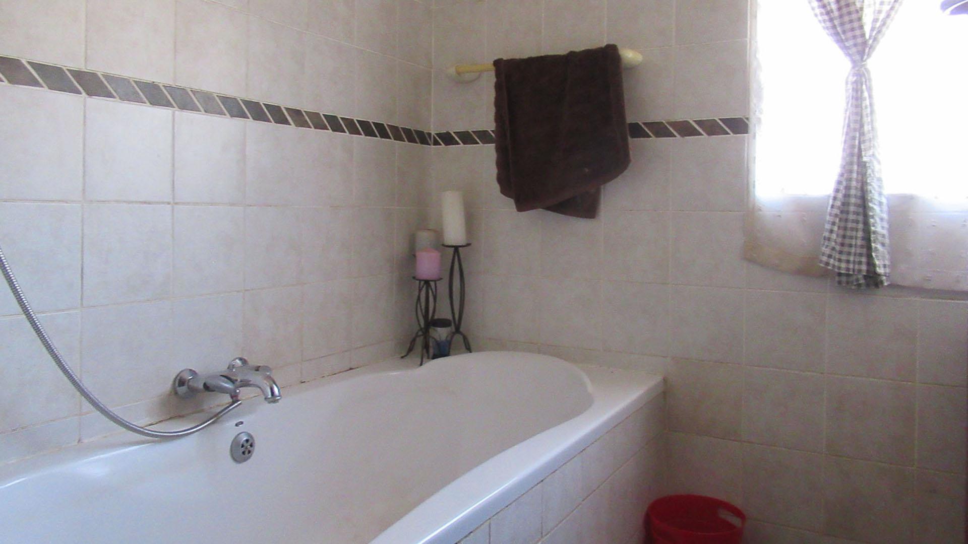 Bathroom 1 - 3 square meters of property in Sasolburg