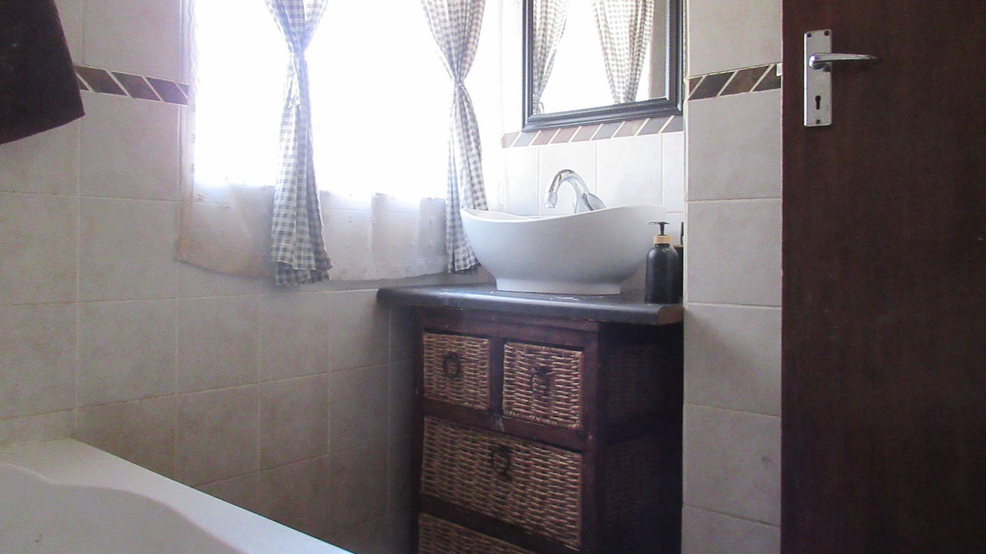 Bathroom 1 - 3 square meters of property in Sasolburg