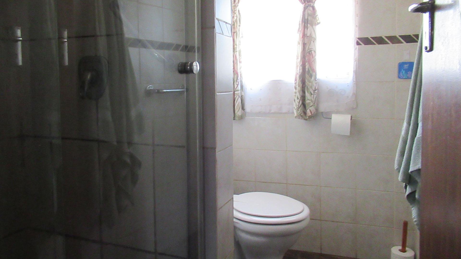 Bathroom 2 - 3 square meters of property in Sasolburg