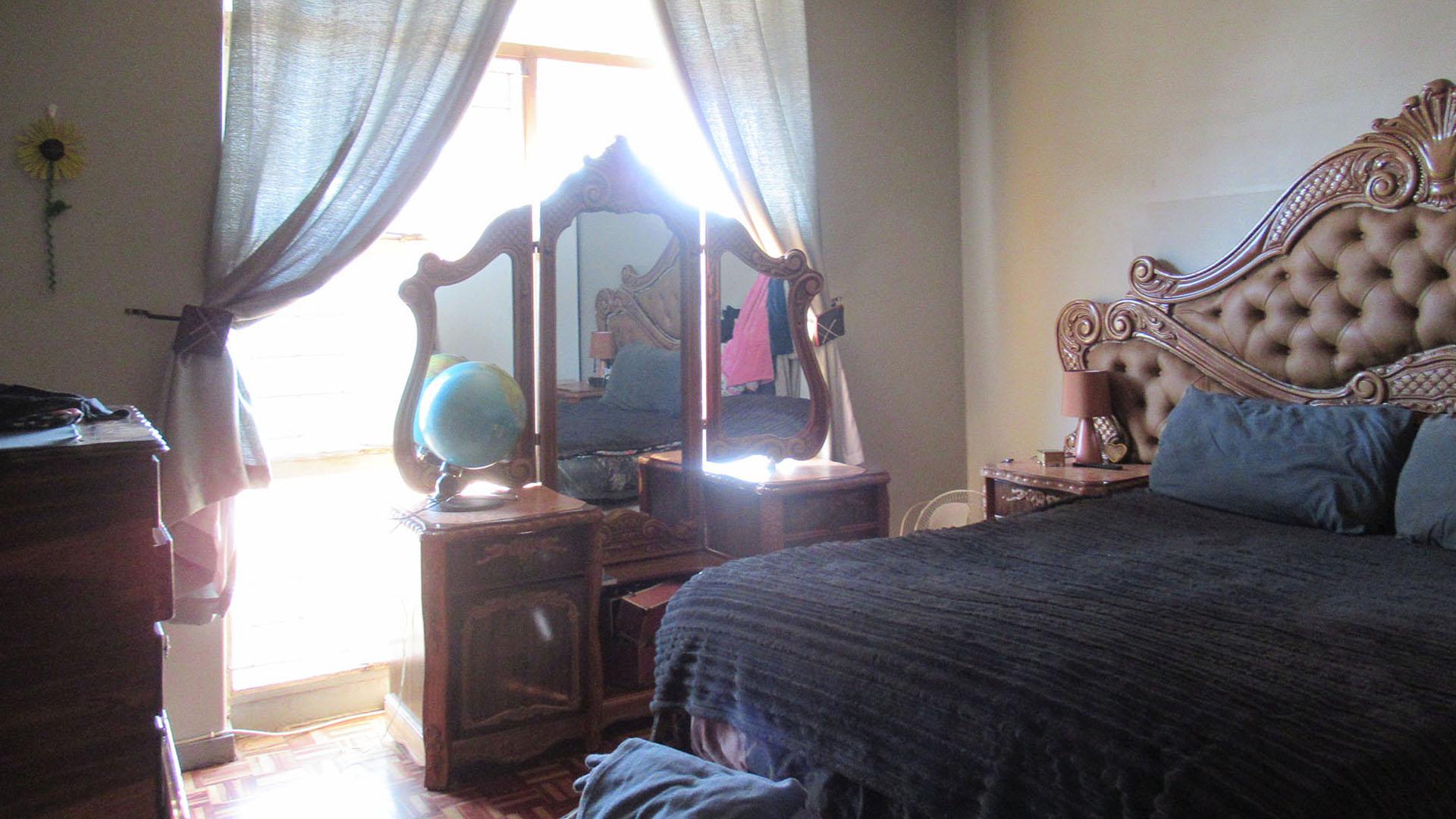 Bed Room 1 - 16 square meters of property in Sasolburg