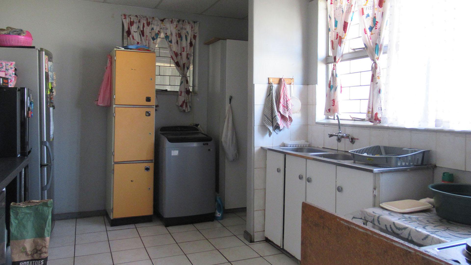 Kitchen - 22 square meters of property in Sasolburg