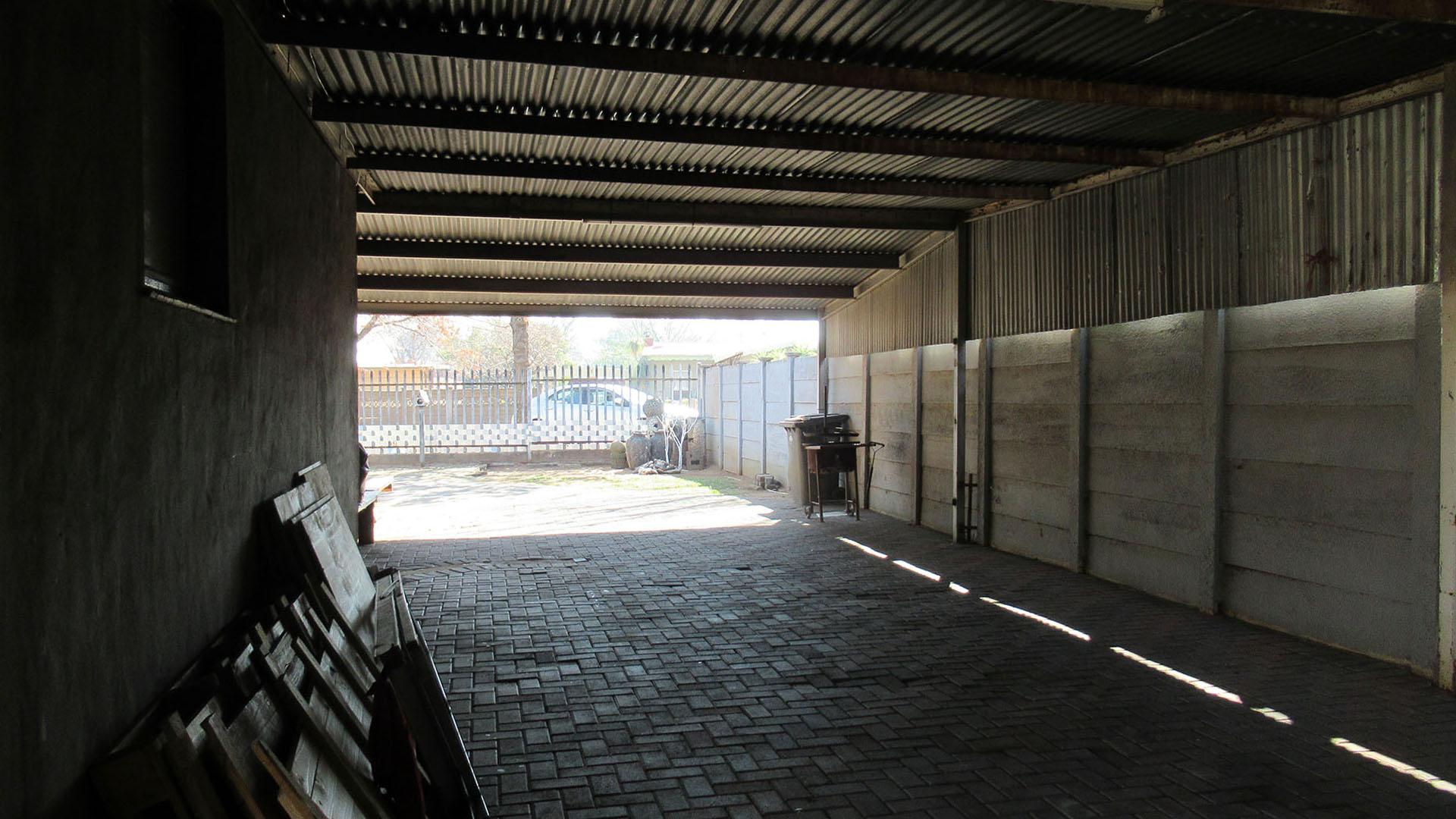 Spaces - 86 square meters of property in Sasolburg