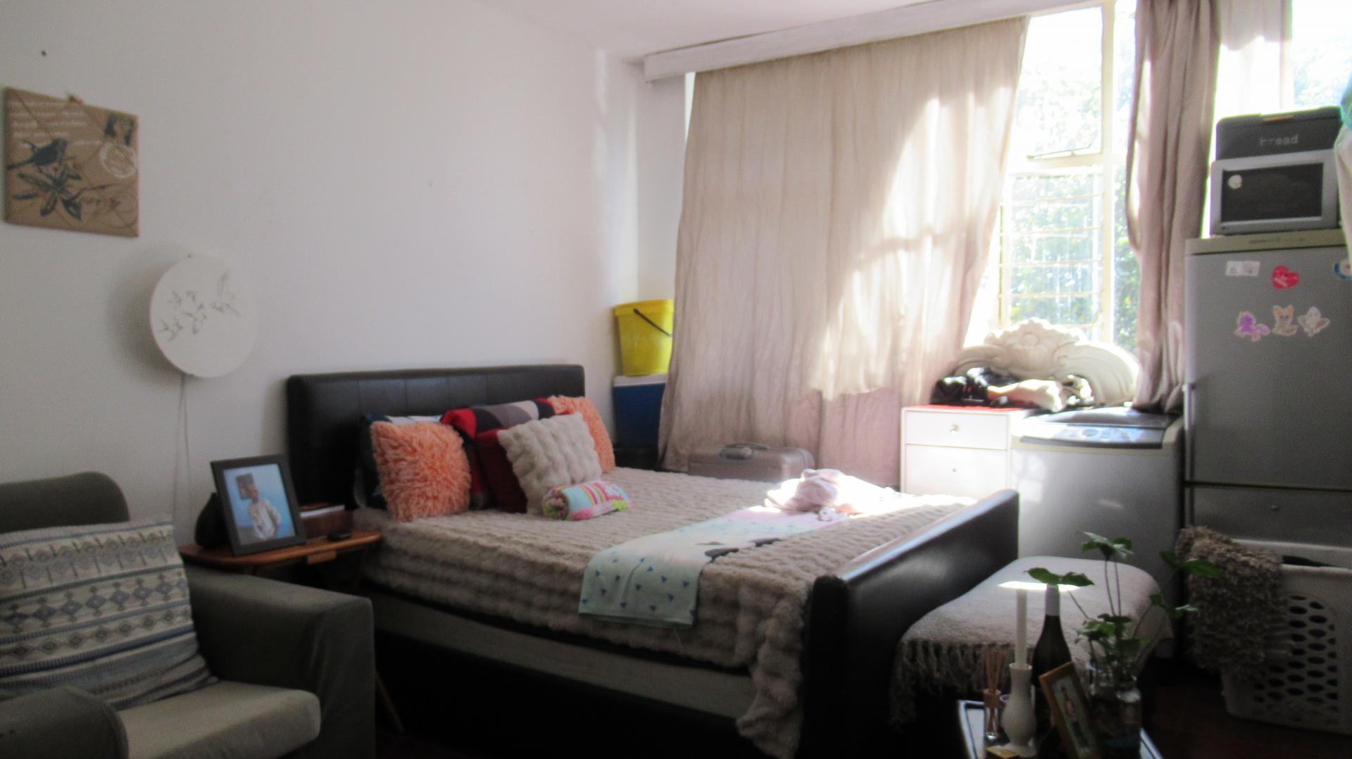 Bed Room 1 - 20 square meters of property in Berea - JHB