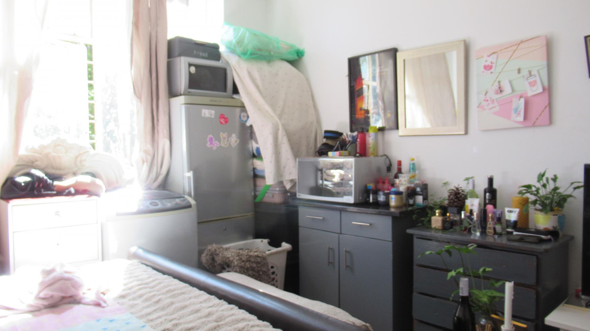 Bed Room 1 - 20 square meters of property in Berea - JHB