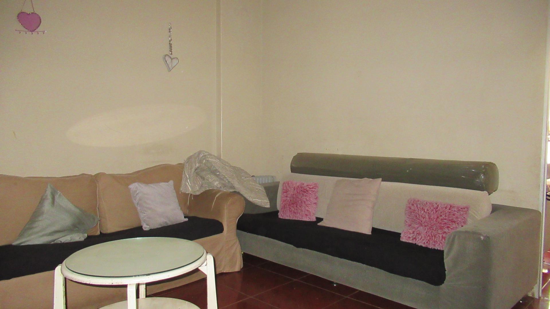Lounges - 15 square meters of property in Berea - JHB