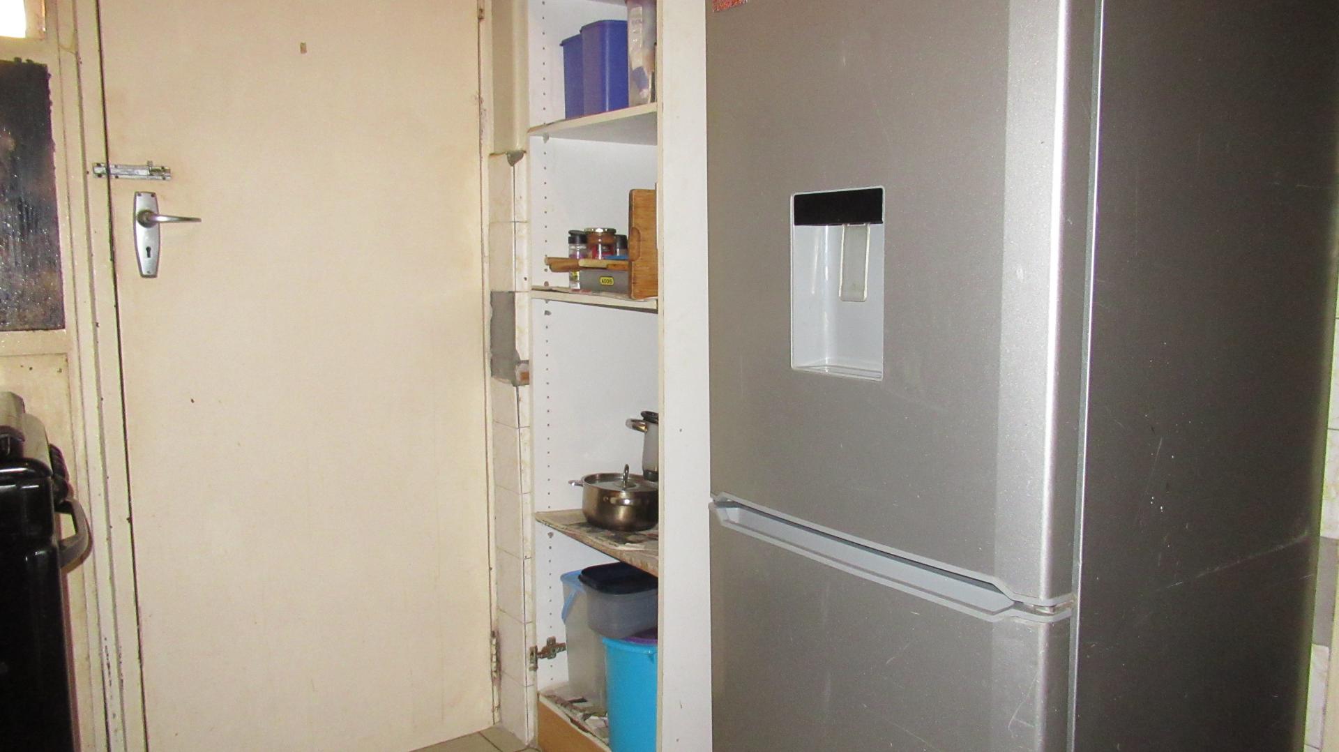Kitchen - 8 square meters of property in Berea - JHB