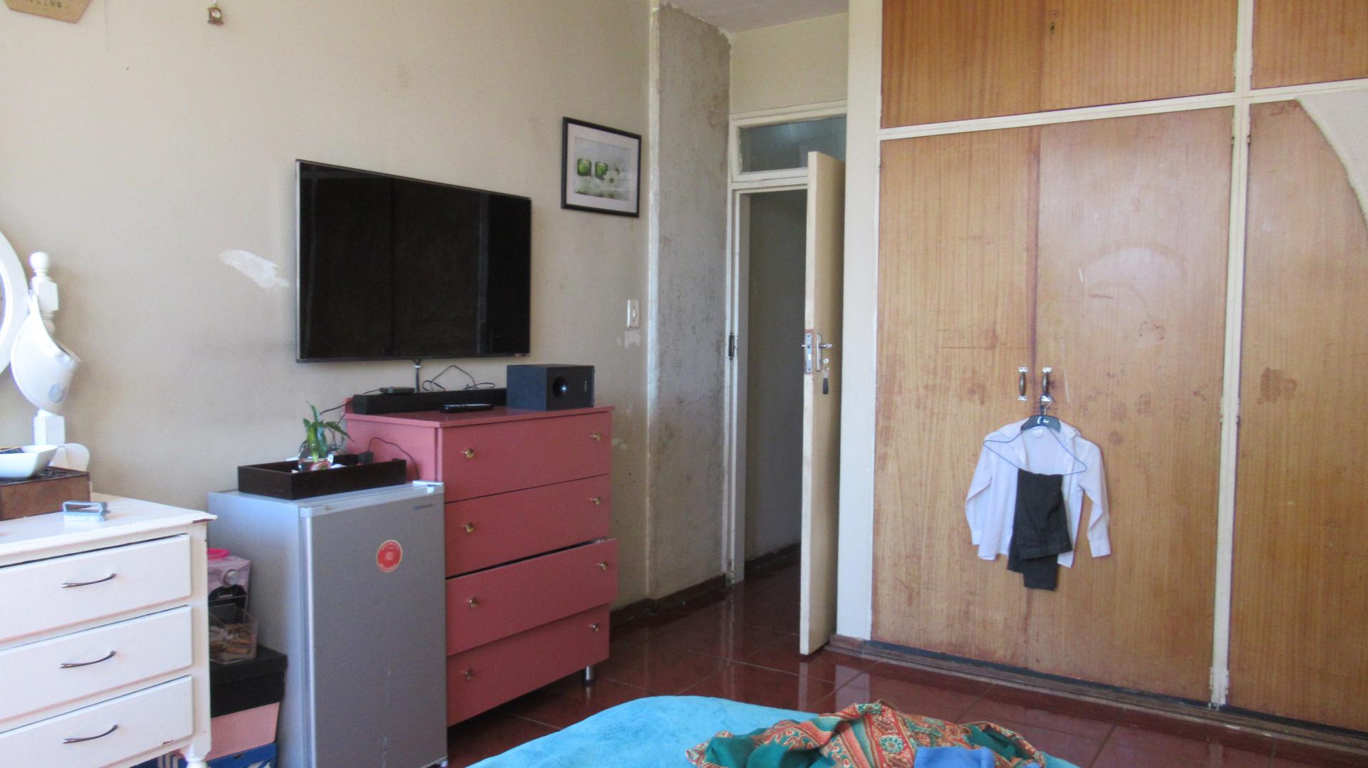 Bed Room 3 - 20 square meters of property in Berea - JHB