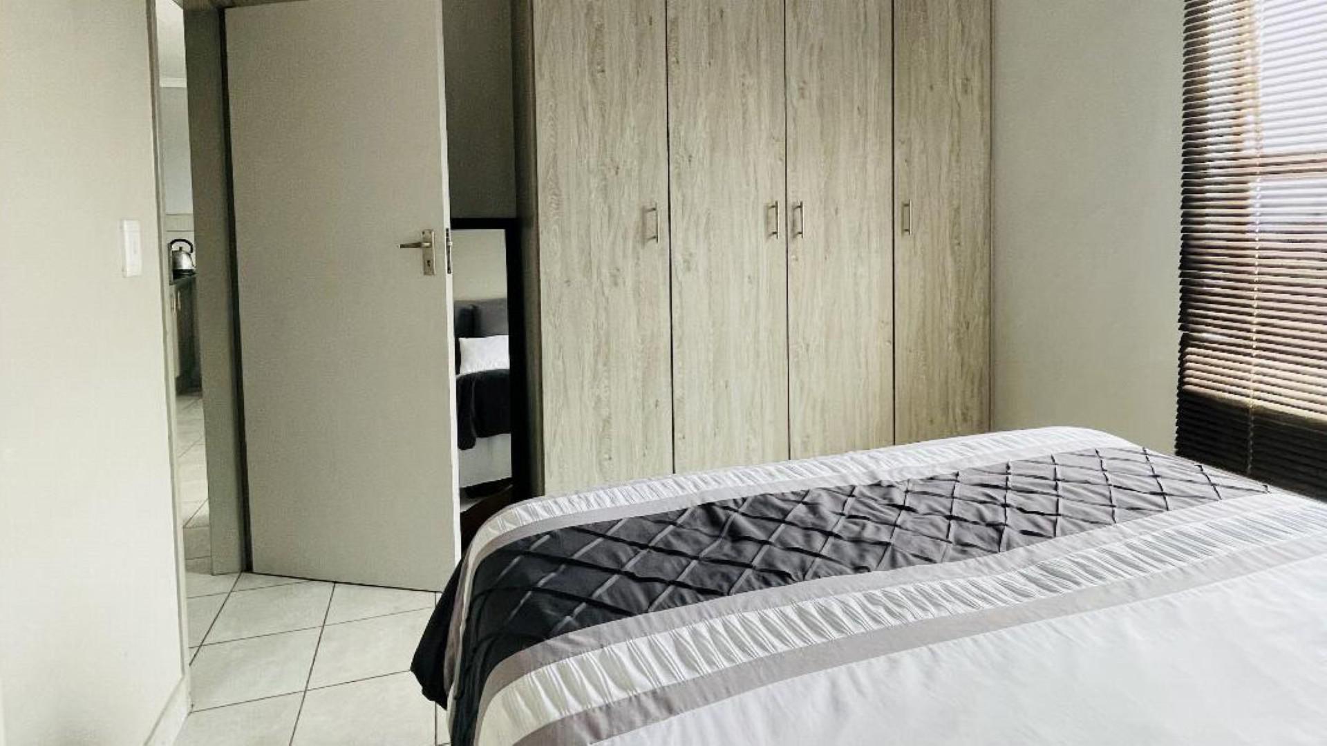 Bed Room 1 of property in Heuweloord