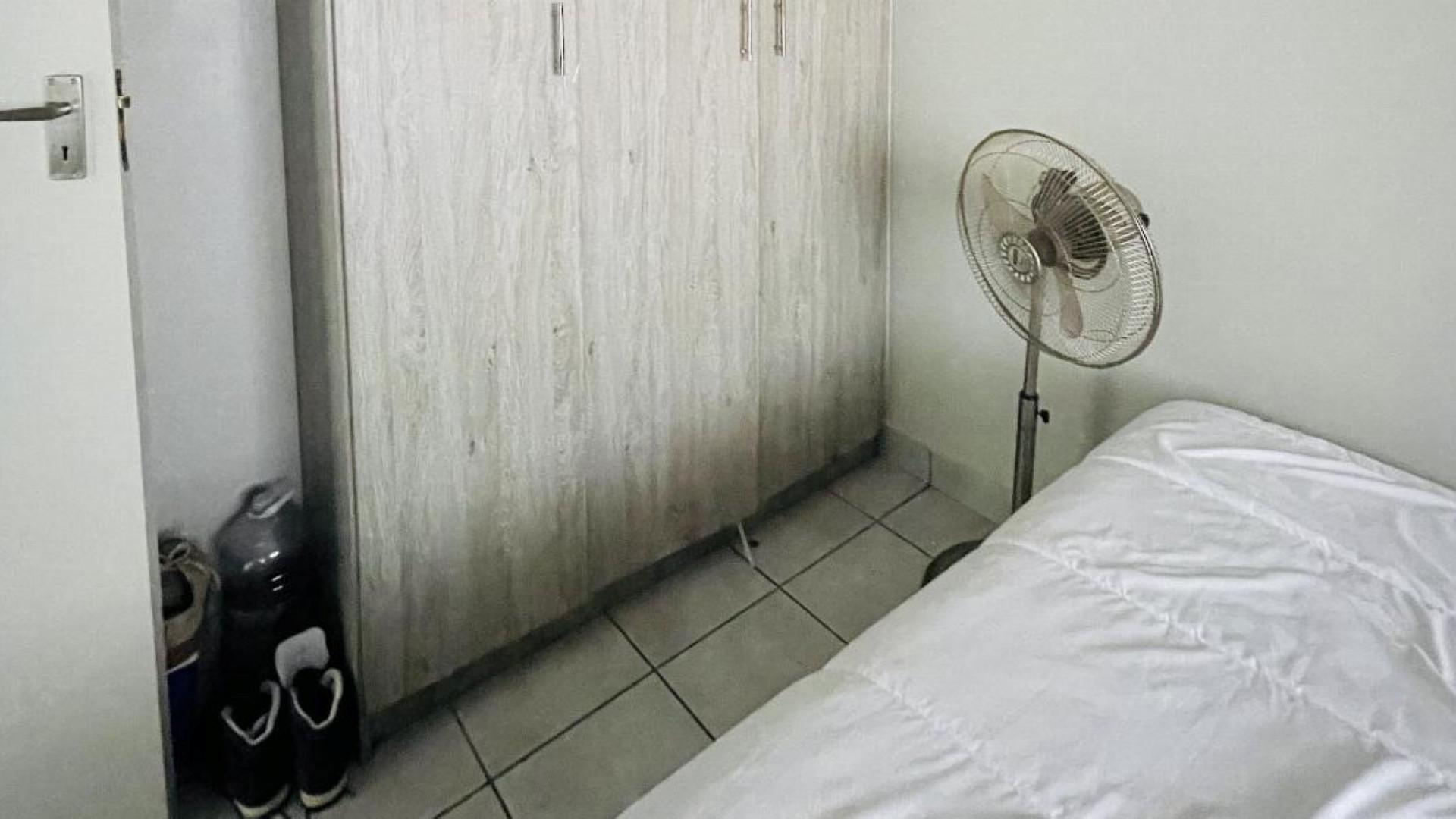 Bed Room 2 of property in Heuweloord