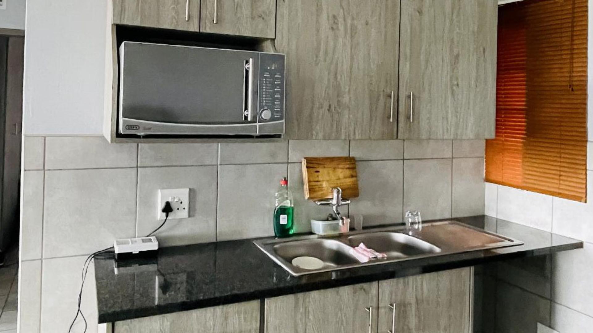 Kitchen of property in Heuweloord