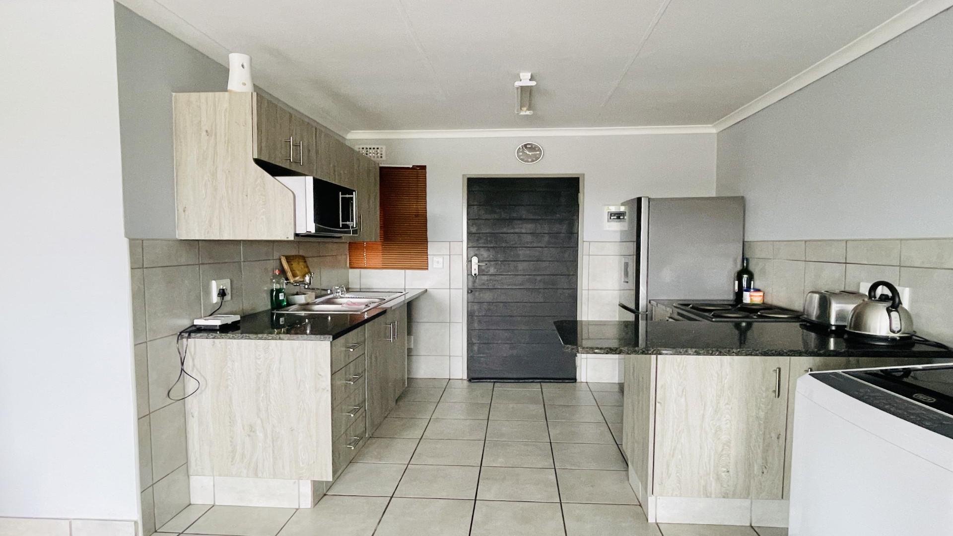 Kitchen of property in Heuweloord