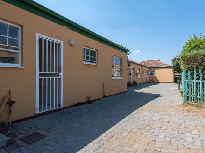 2 Bedroom Simplex for Sale For Sale in Linmeyer - MR693719