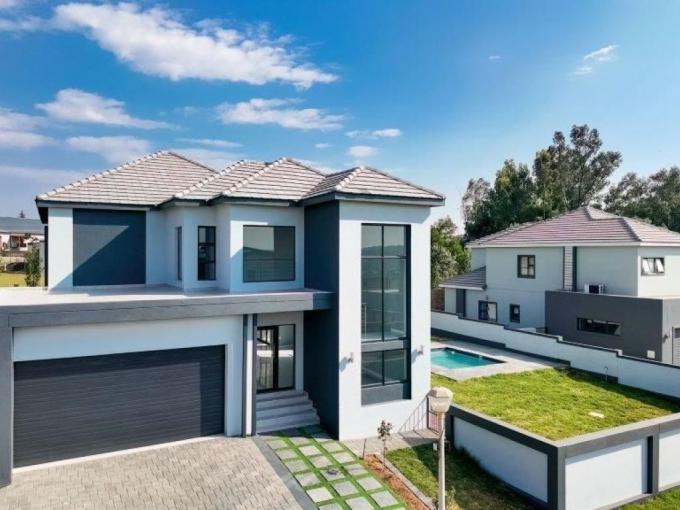 4 Bedroom House for Sale For Sale in Blue Hills - MR693731