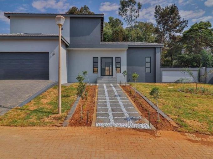 4 Bedroom House for Sale For Sale in Blue Hills - MR693732