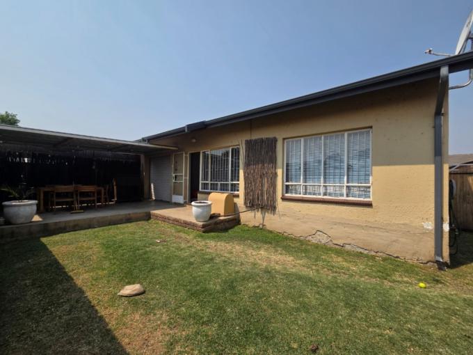 2 Bedroom Simplex for Sale For Sale in Verwoerdpark - MR693778