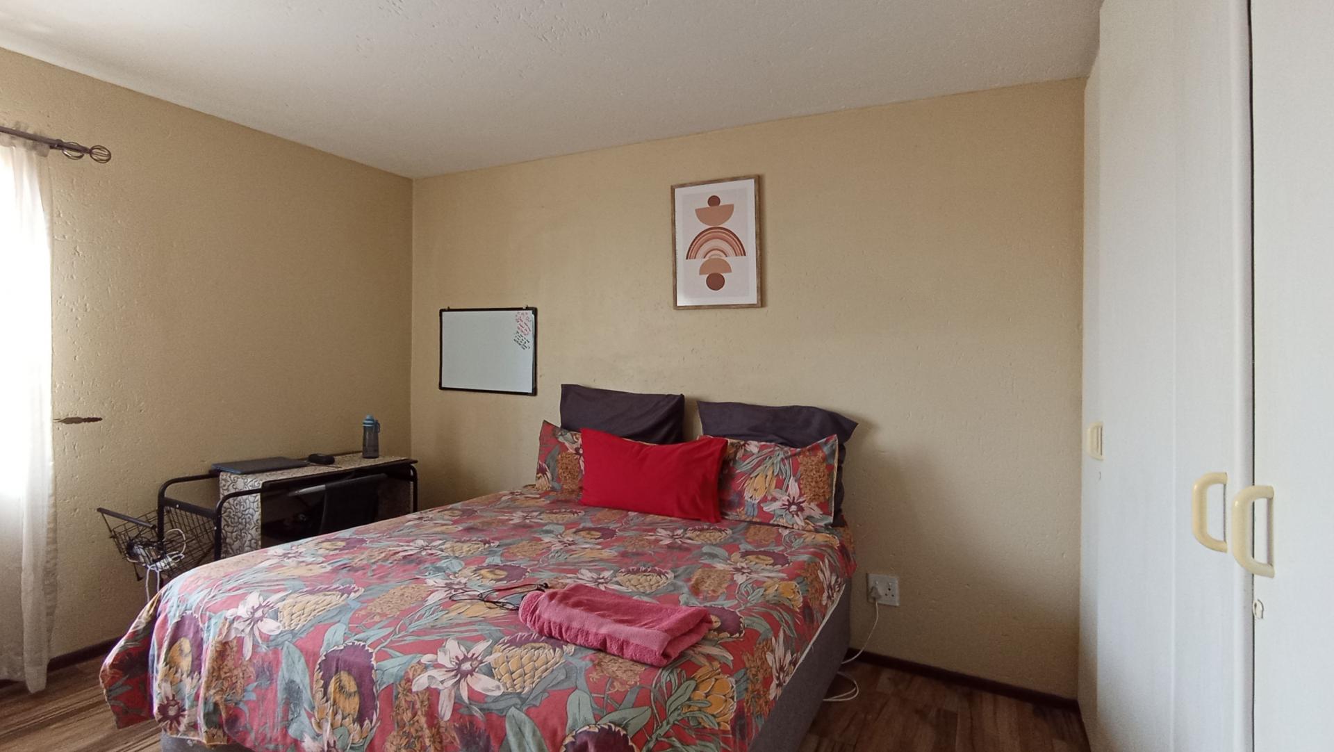 Bed Room 1 - 17 square meters of property in Ridgeway