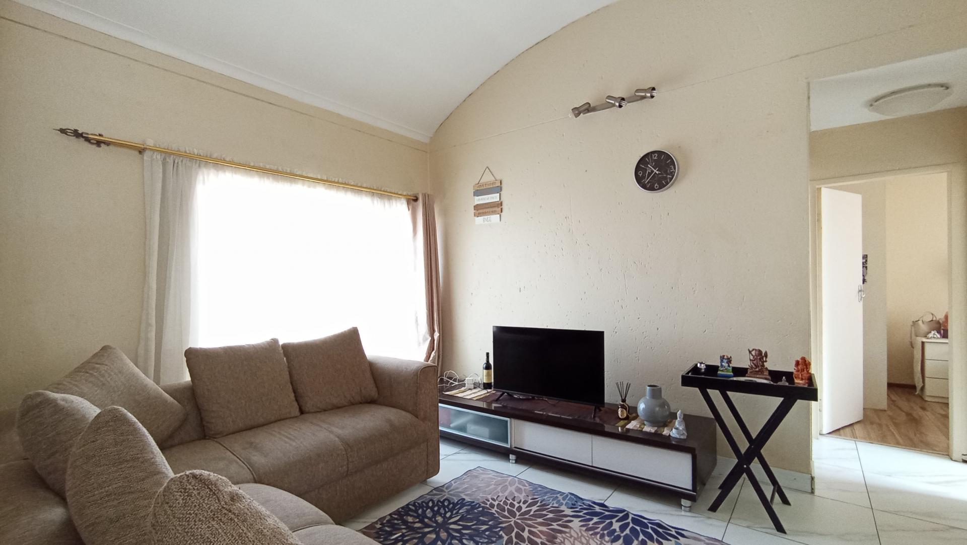 Lounges - 13 square meters of property in Ridgeway