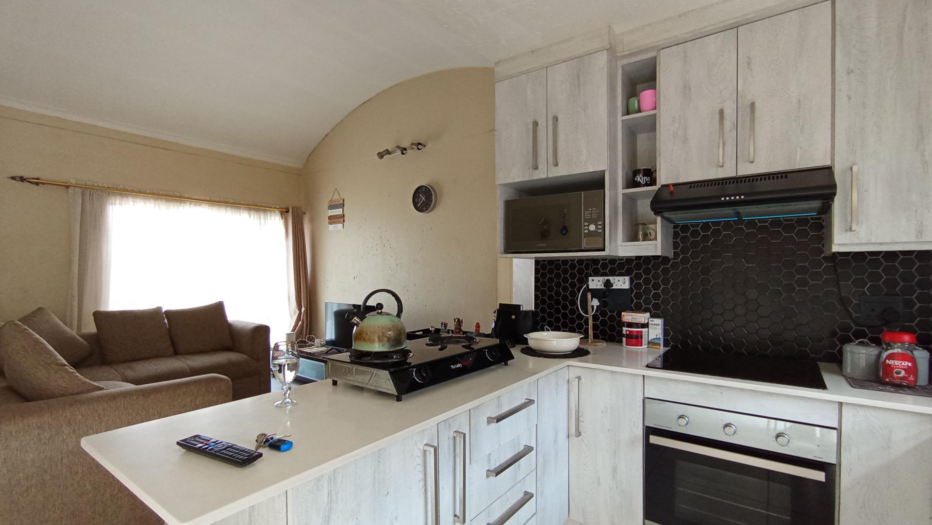 Kitchen - 8 square meters of property in Ridgeway