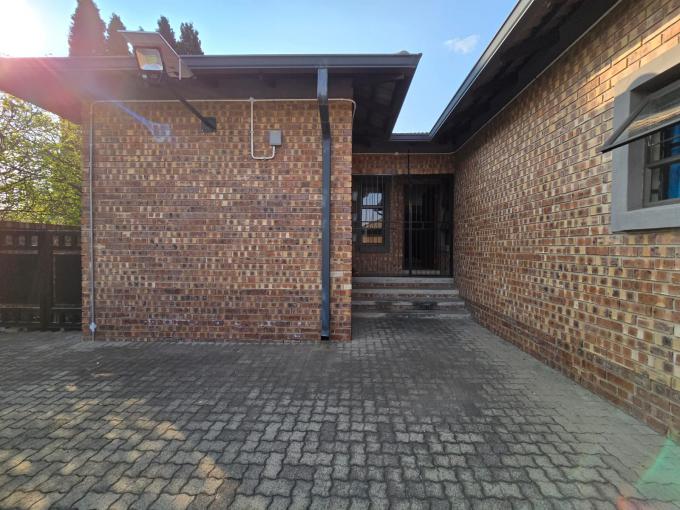 2 Bedroom Apartment for Sale For Sale in Ermelo - MR693789