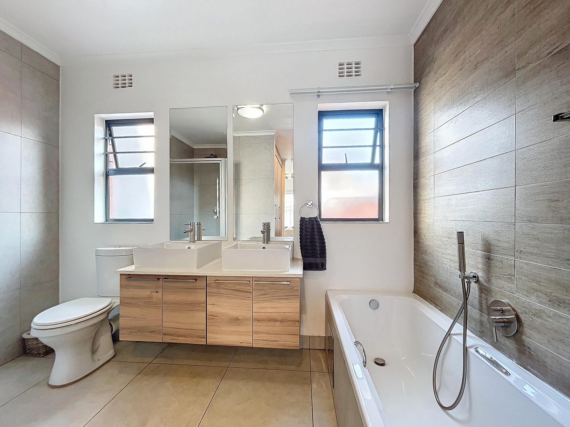  of property in Glen Marais