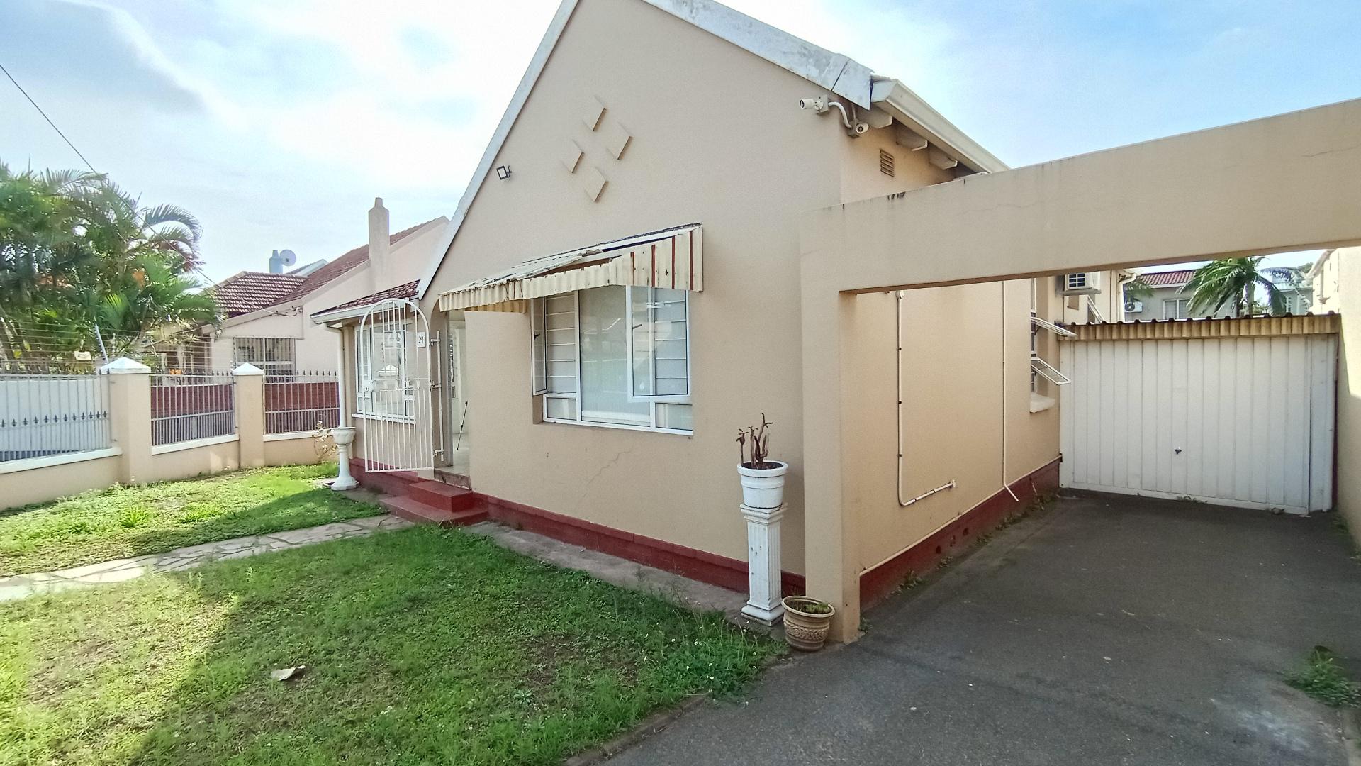 Front View of property in Glenwood - DBN