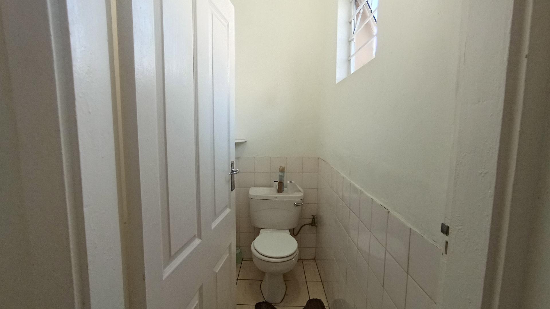Bathroom 1 - 7 square meters of property in Glenwood - DBN