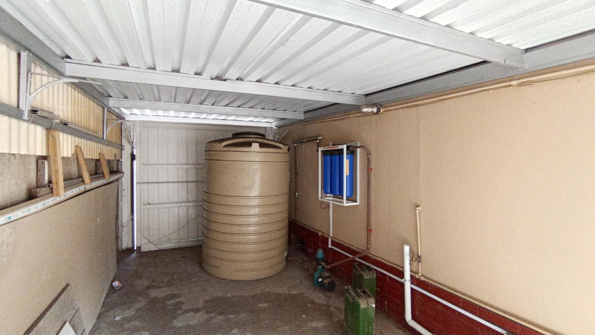 Garage - 19 square meters of property in Glenwood - DBN