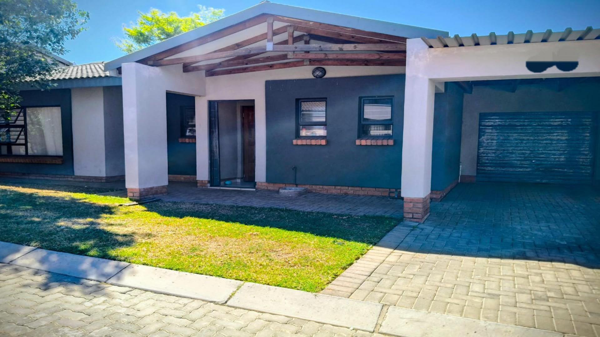 Front View of property in Waterkloof (Rustenburg)