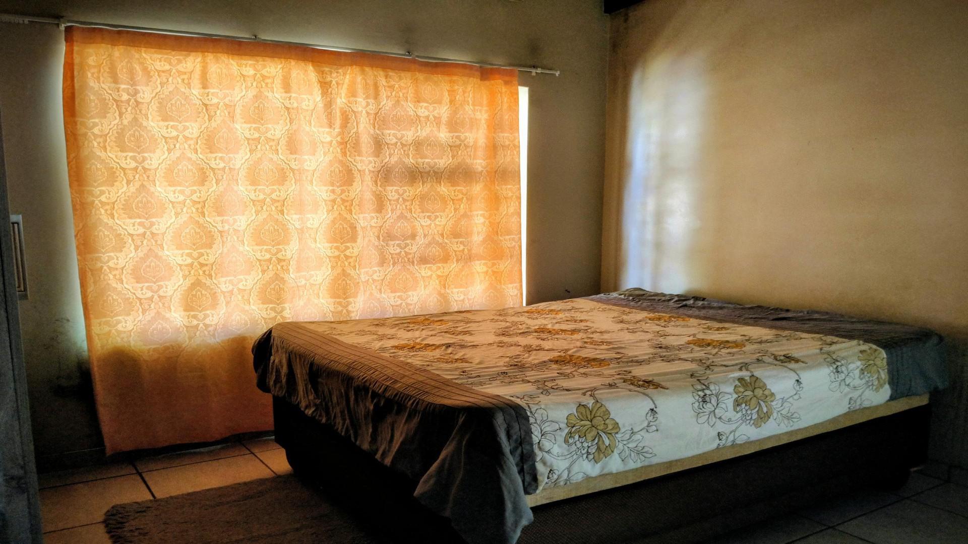 Bed Room 1 of property in Waterkloof (Rustenburg)