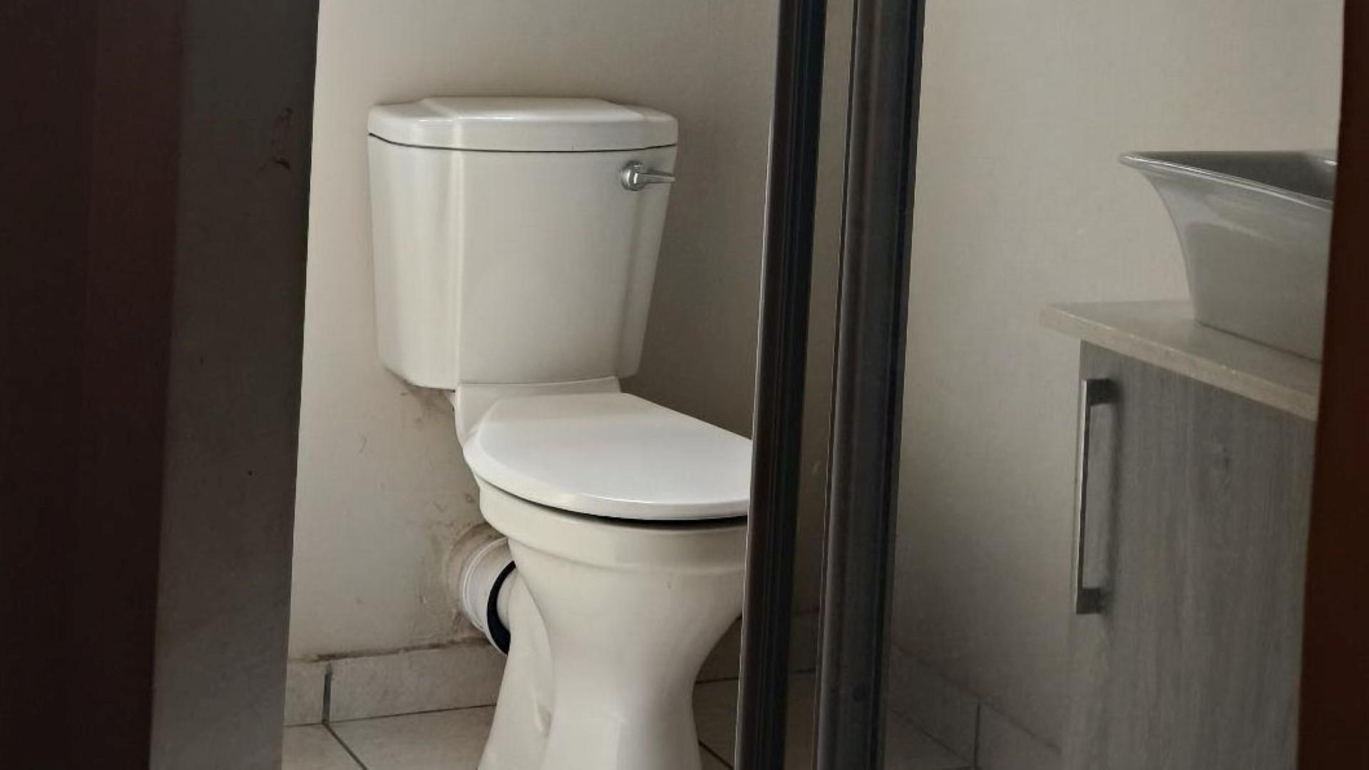 Bathroom 1 of property in Waterkloof (Rustenburg)