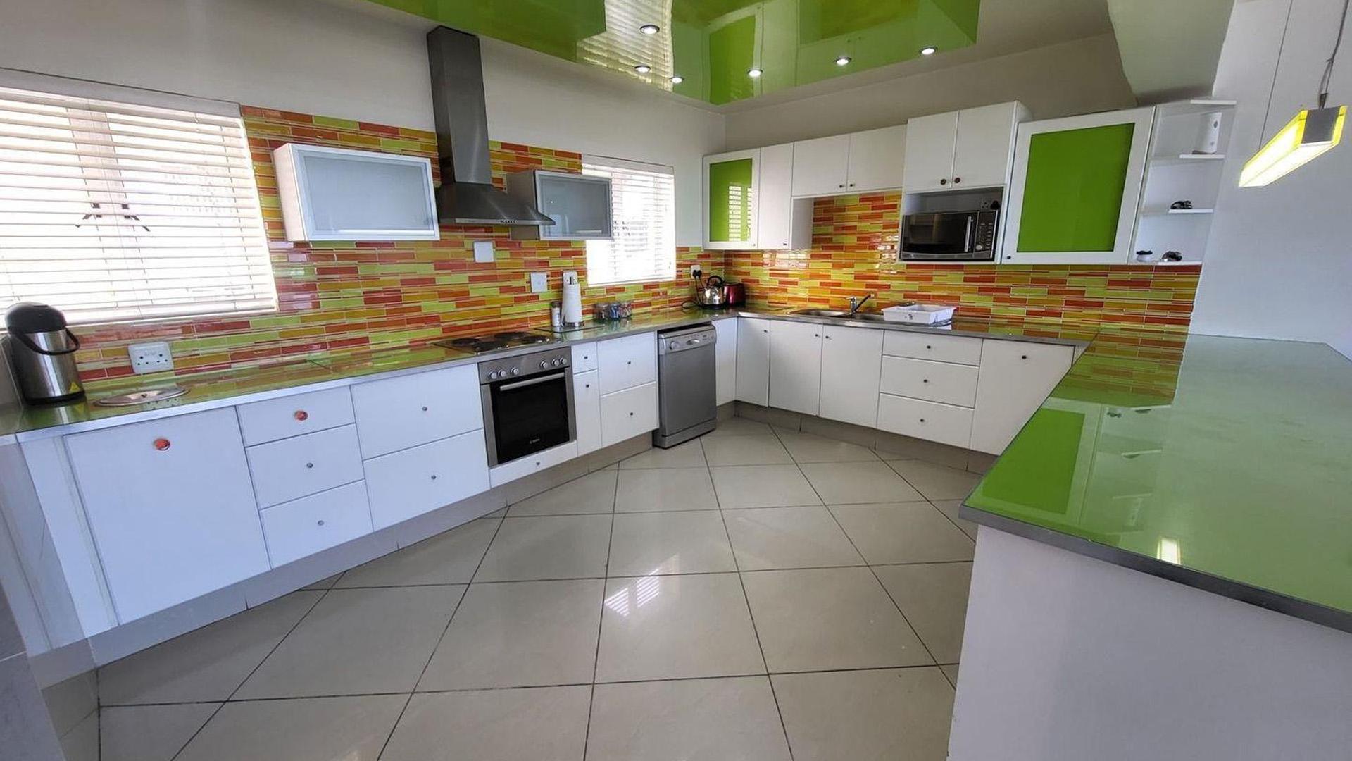 Kitchen of property in Humewood 