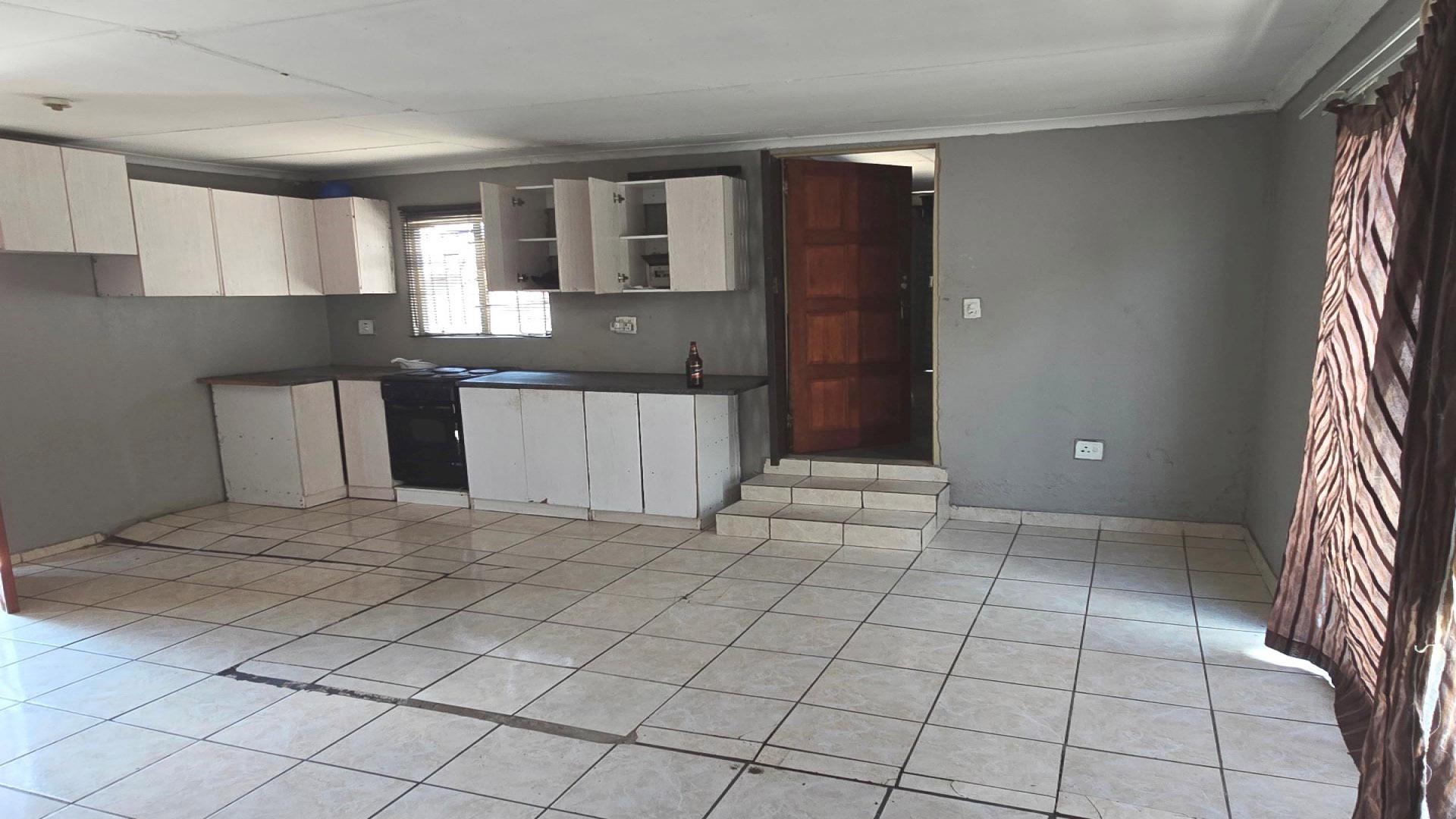Kitchen of property in Duvha Park