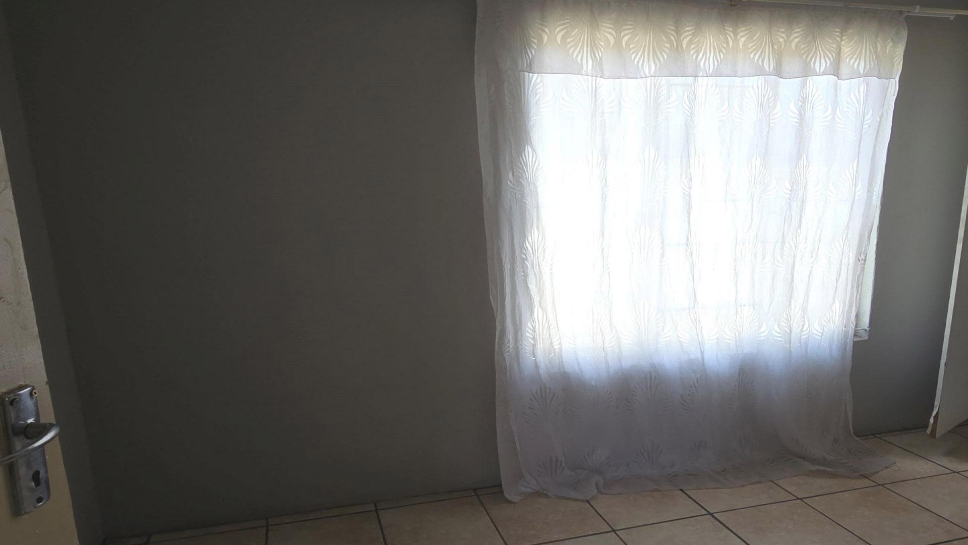 Bed Room 1 of property in Duvha Park