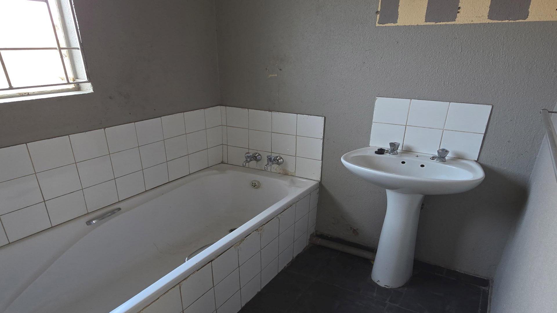 Bathroom 1 of property in Duvha Park
