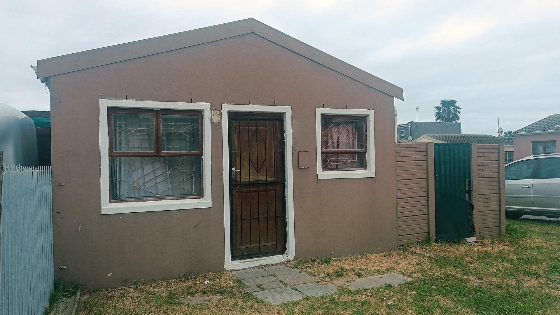 Front View of property in Phoenix (Milnerton)