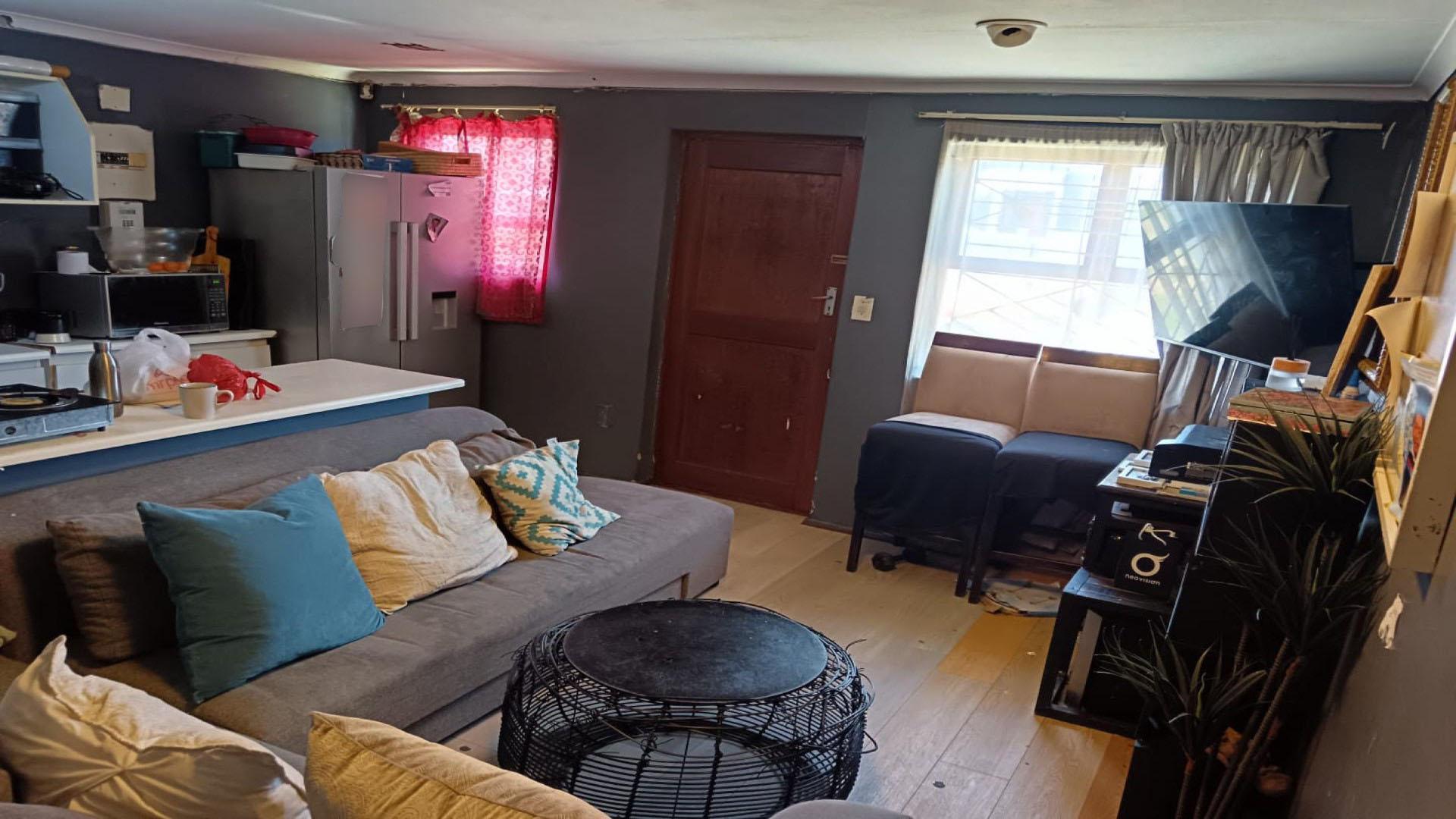 Lounges of property in Phoenix (Milnerton)