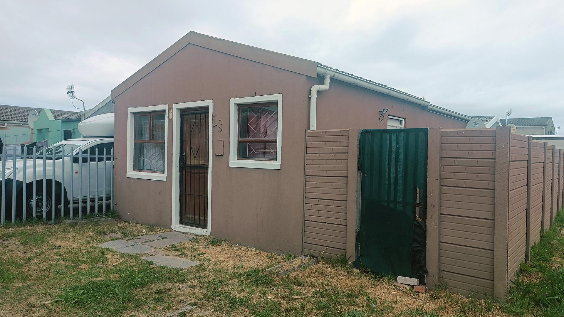 Front View of property in Phoenix (Milnerton)