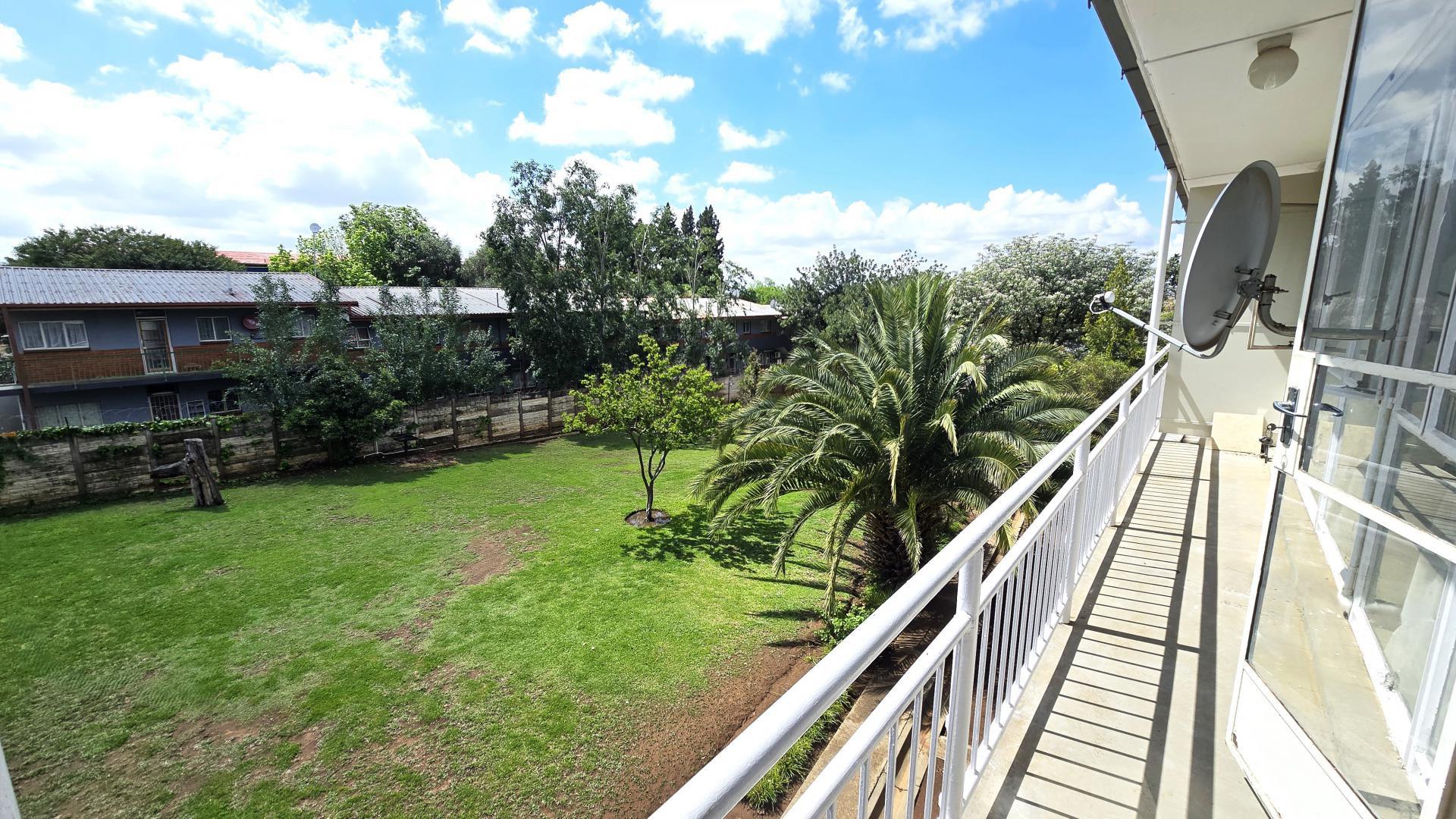 Balcony of property in Navalsig