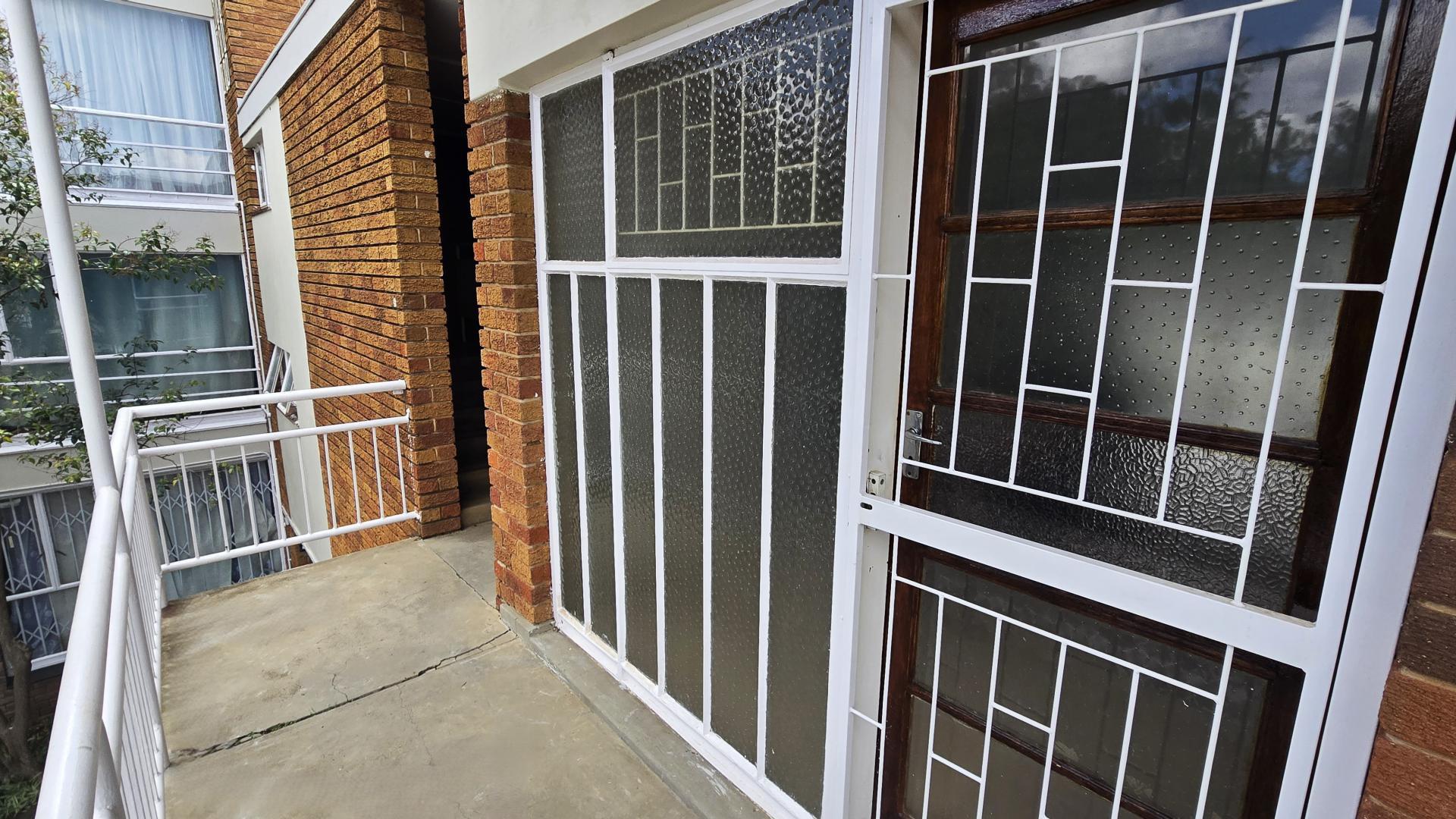 Balcony of property in Navalsig