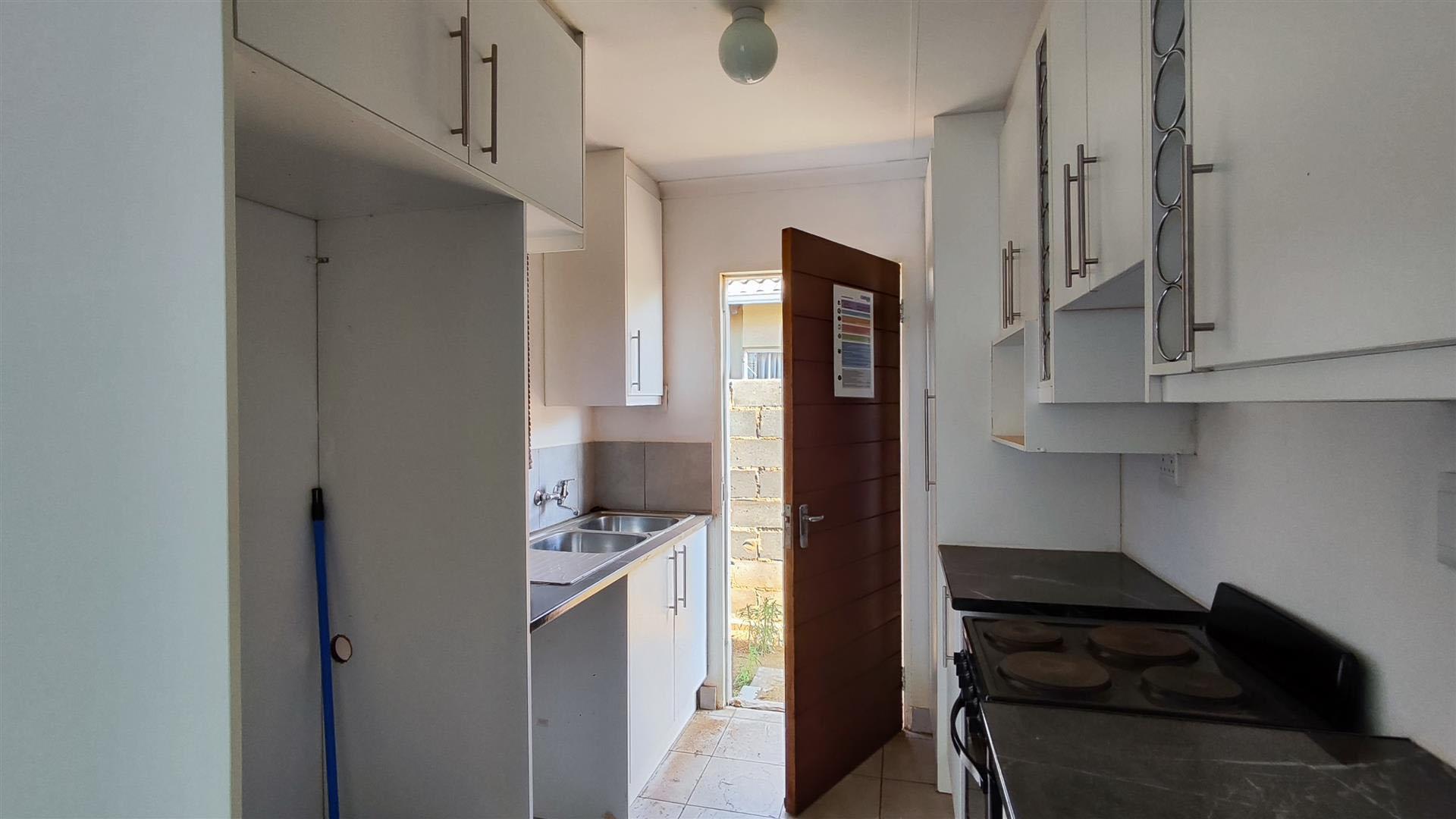 Kitchen - 6 square meters of property in Savanna City